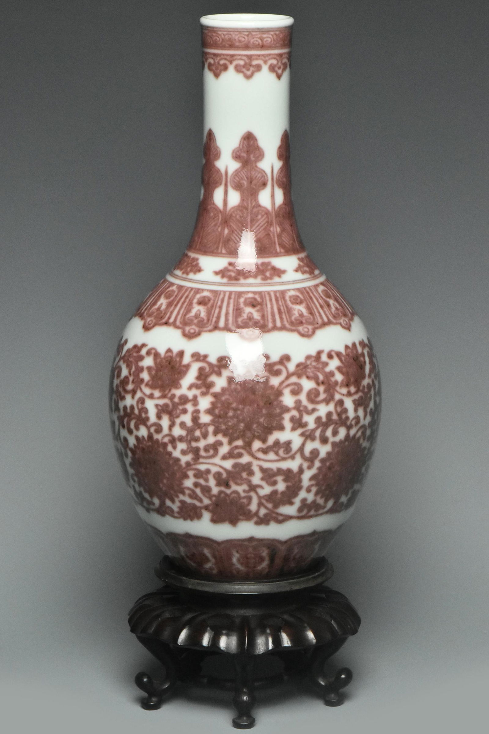 AN UNDERGLAZE-RED VASE QIANLONG MARK AND PERIOD (1 of 16)