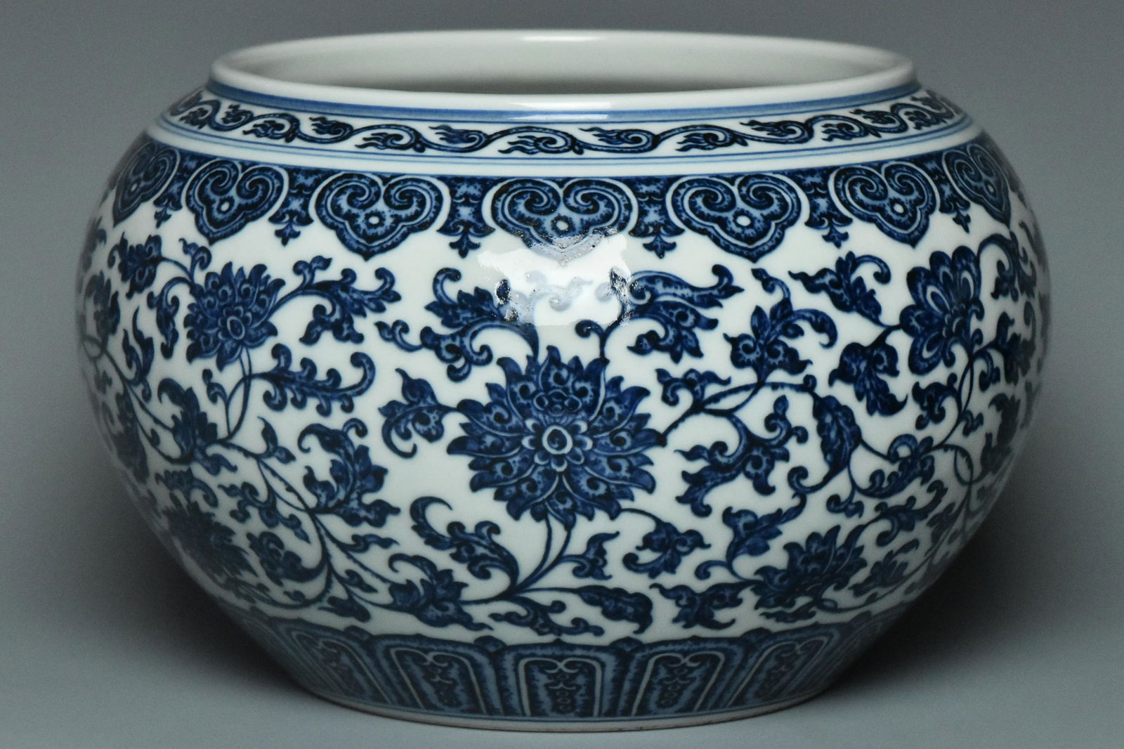 BLUE AND WHITE ALMS BOWL QIANLONG MARK AND PERIOD (1 of 13)
