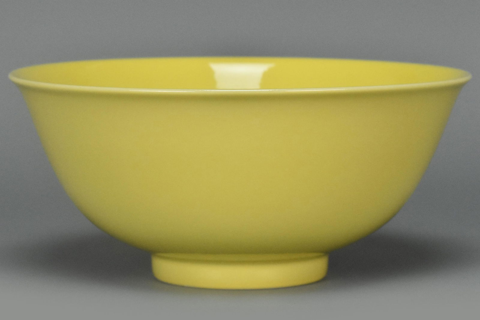 AN IMPERIAL YELLOW BOWL YONGZHENG MARK AND PERIOD (1 of 13)