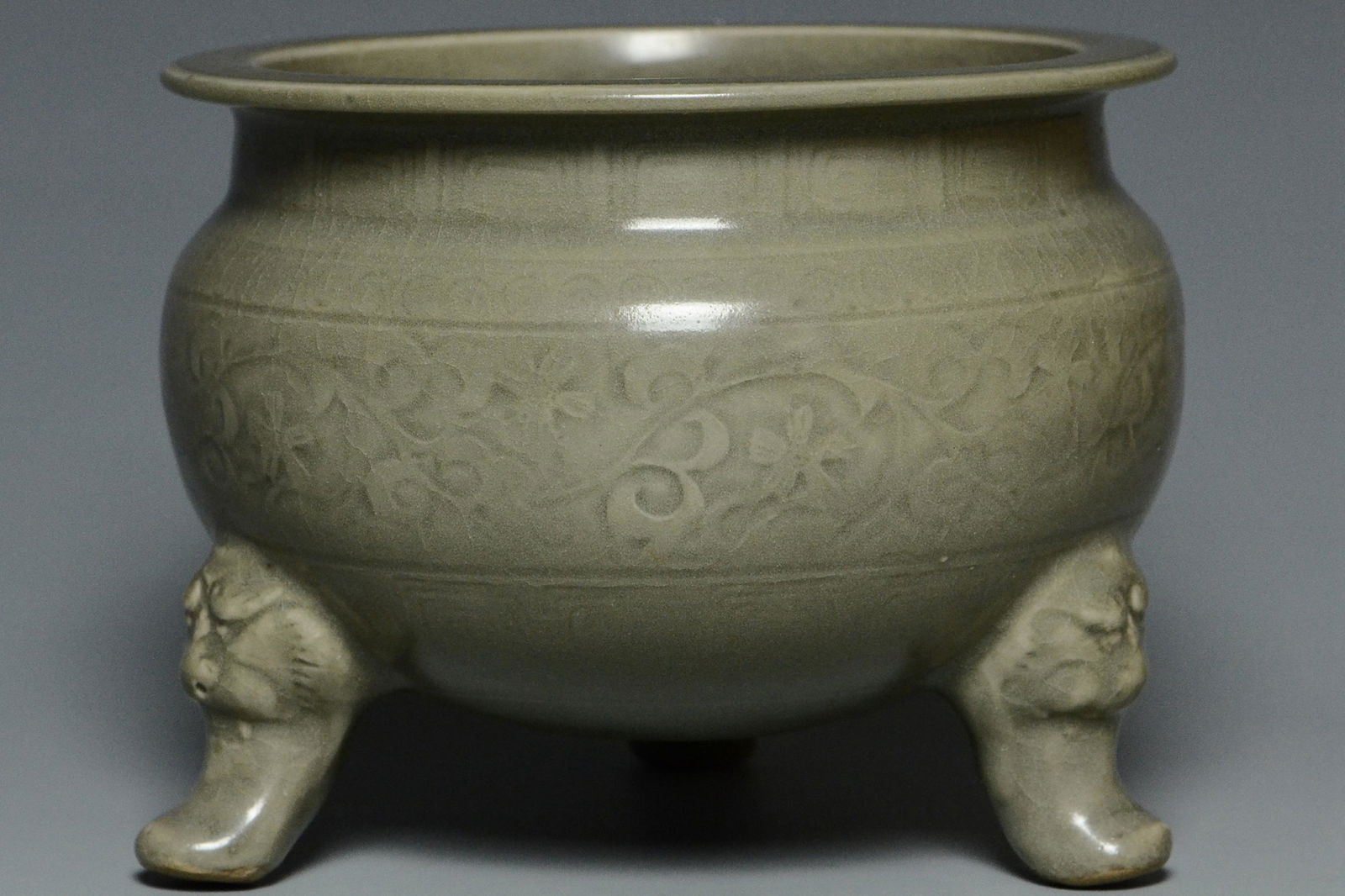 A SONG DYNASTY YAOZHOU TRIPOD INCENSE BURNER (1 of 12)