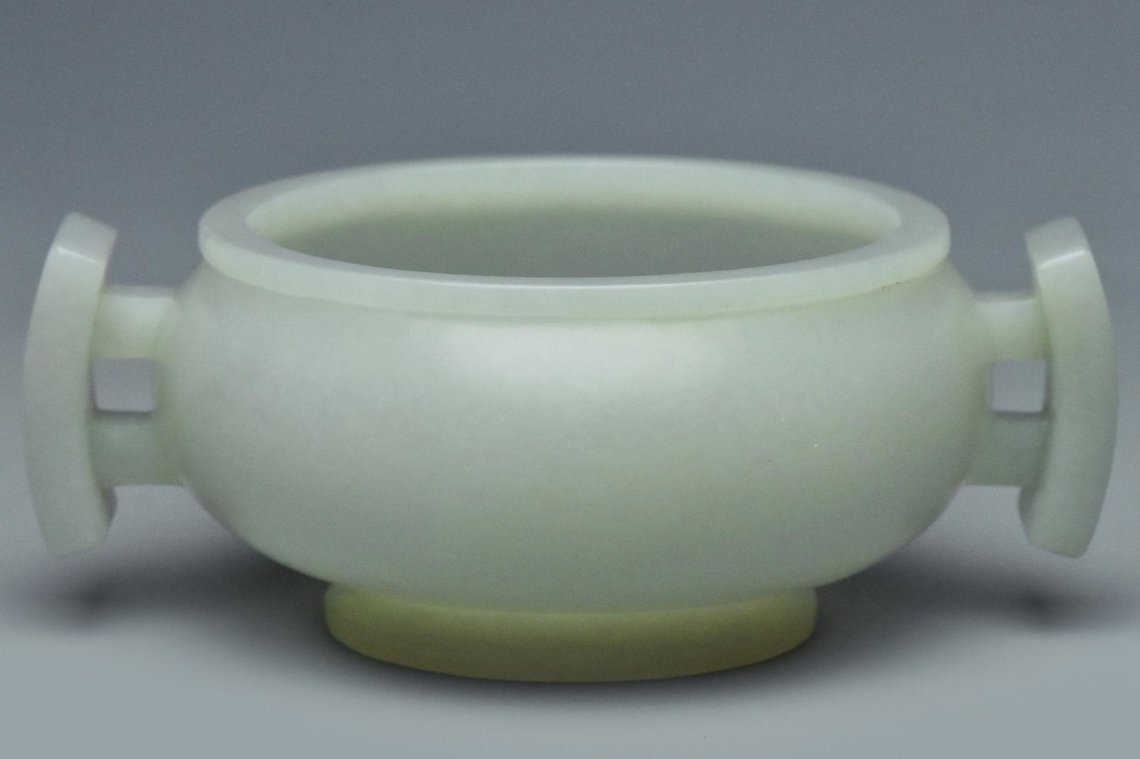 A QING DYNASTY WHITE JADE INCENSE BURNER (1 of 17)