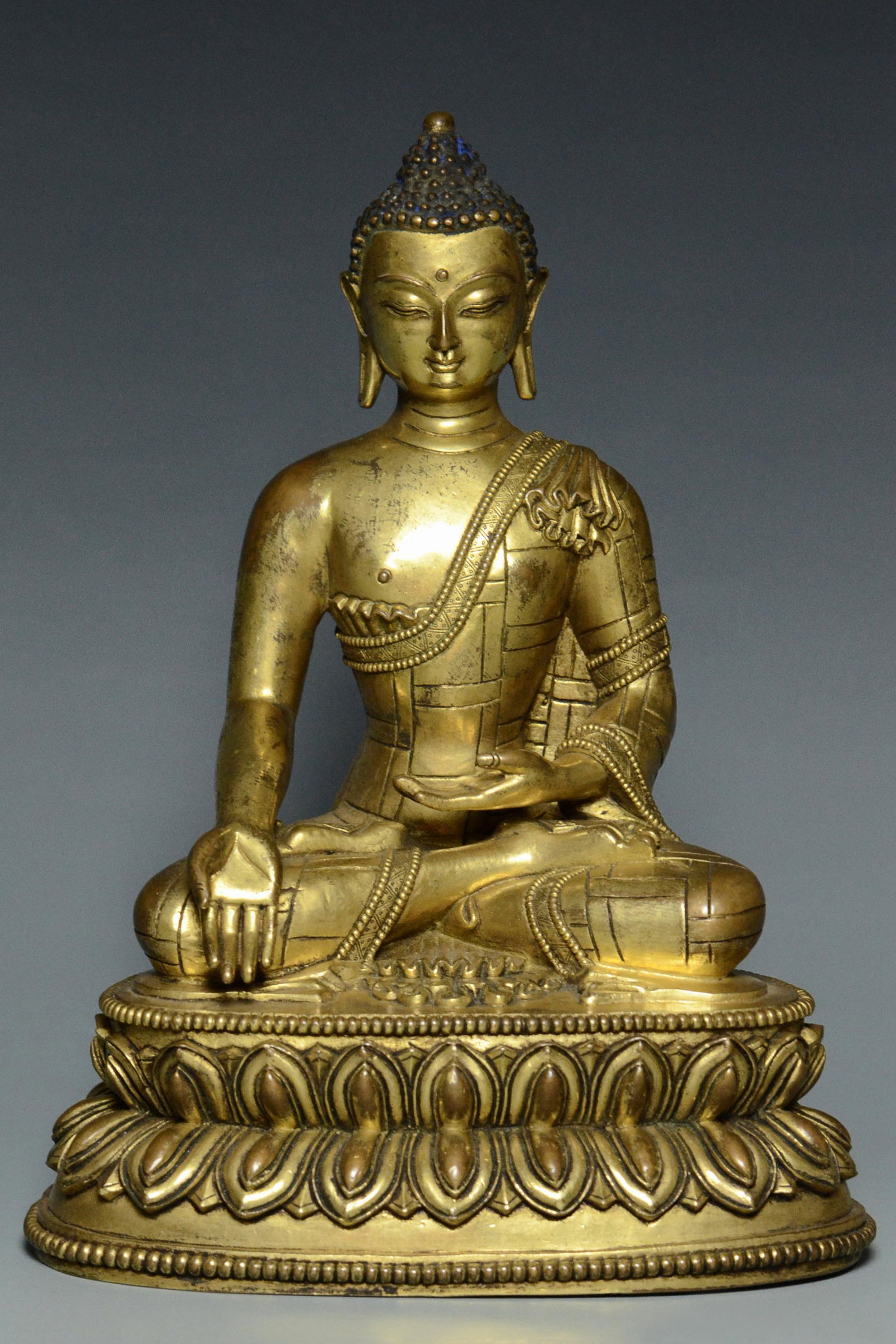A QING DYNASTY GILT BRONZE FIGURE OF BUDDHA (1 of 13)