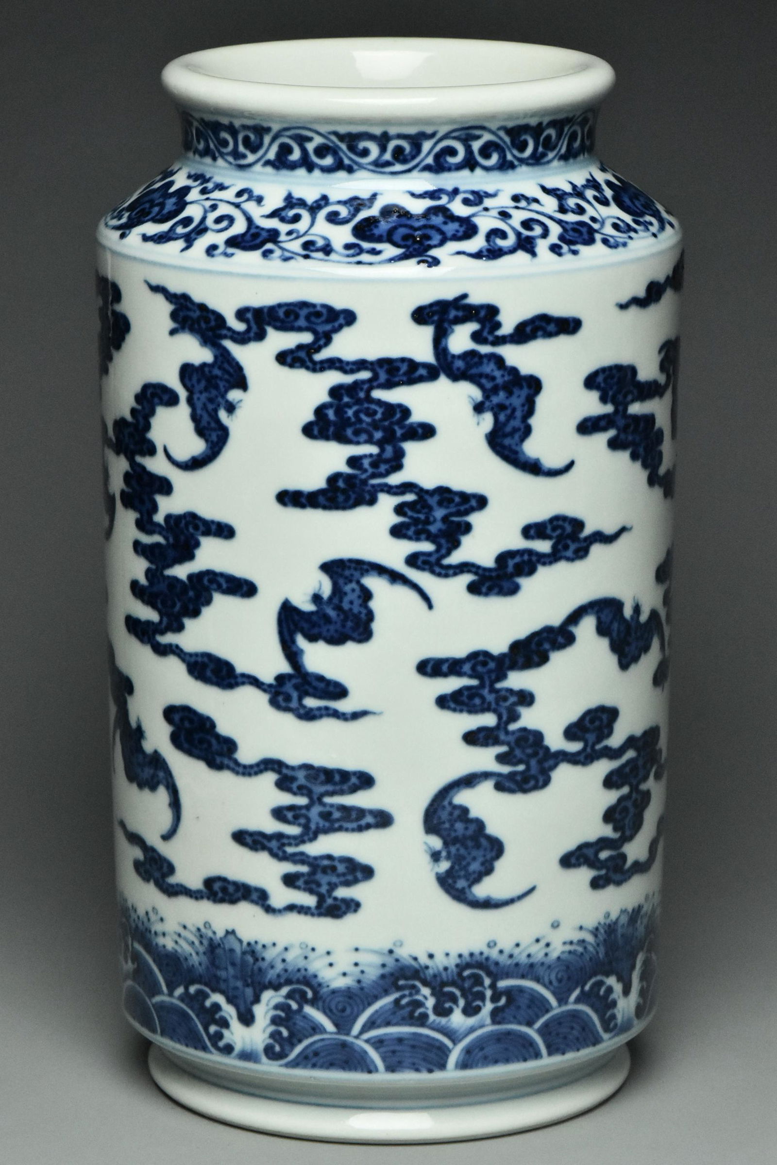 A BLUE AND WHITE VASE QIANLONG MARK AND PERIOD (1 of 15)