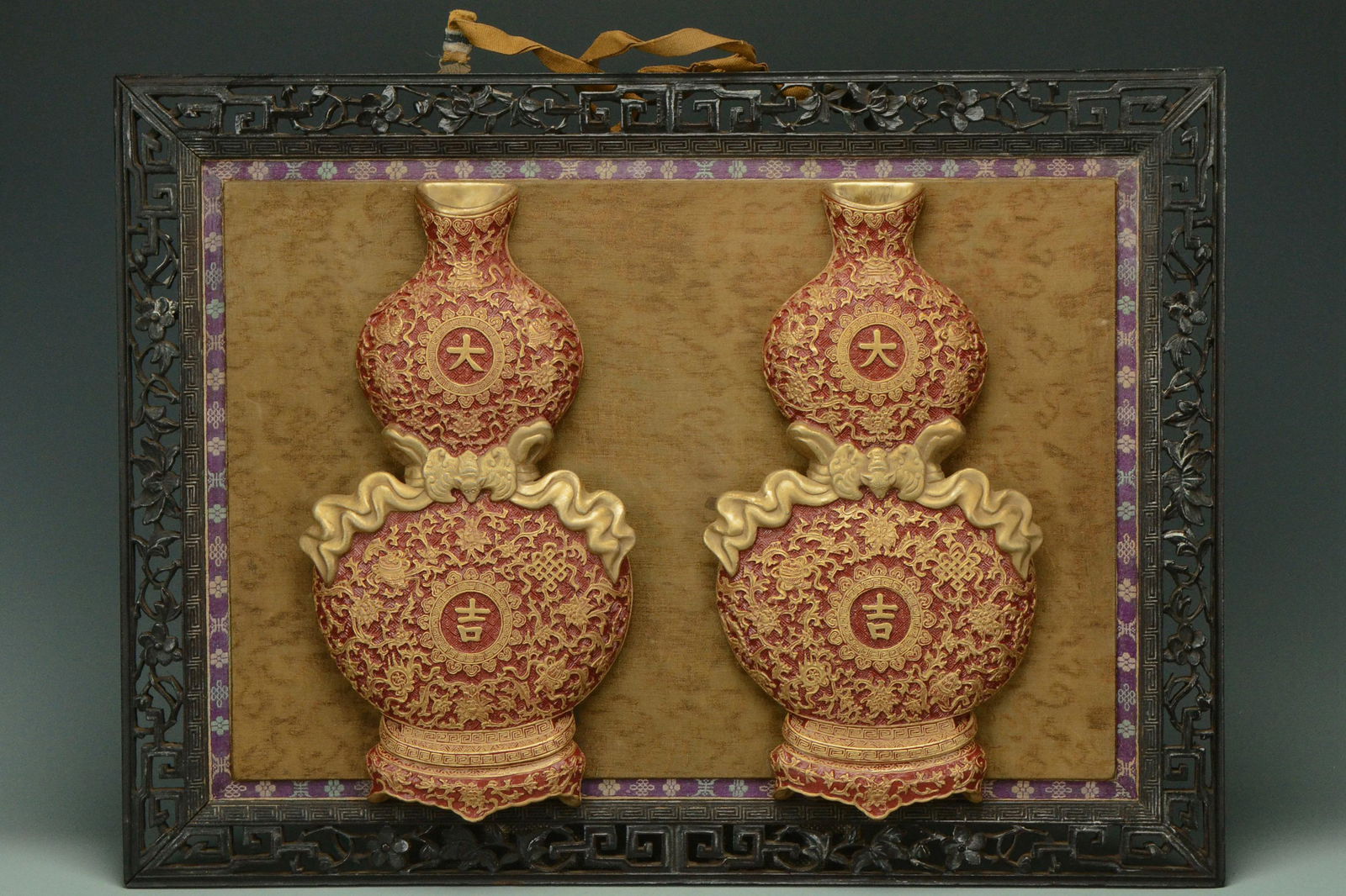 A PAIR OF WALL VASES QIANLONG MARK AND PERIOD (1 of 20)