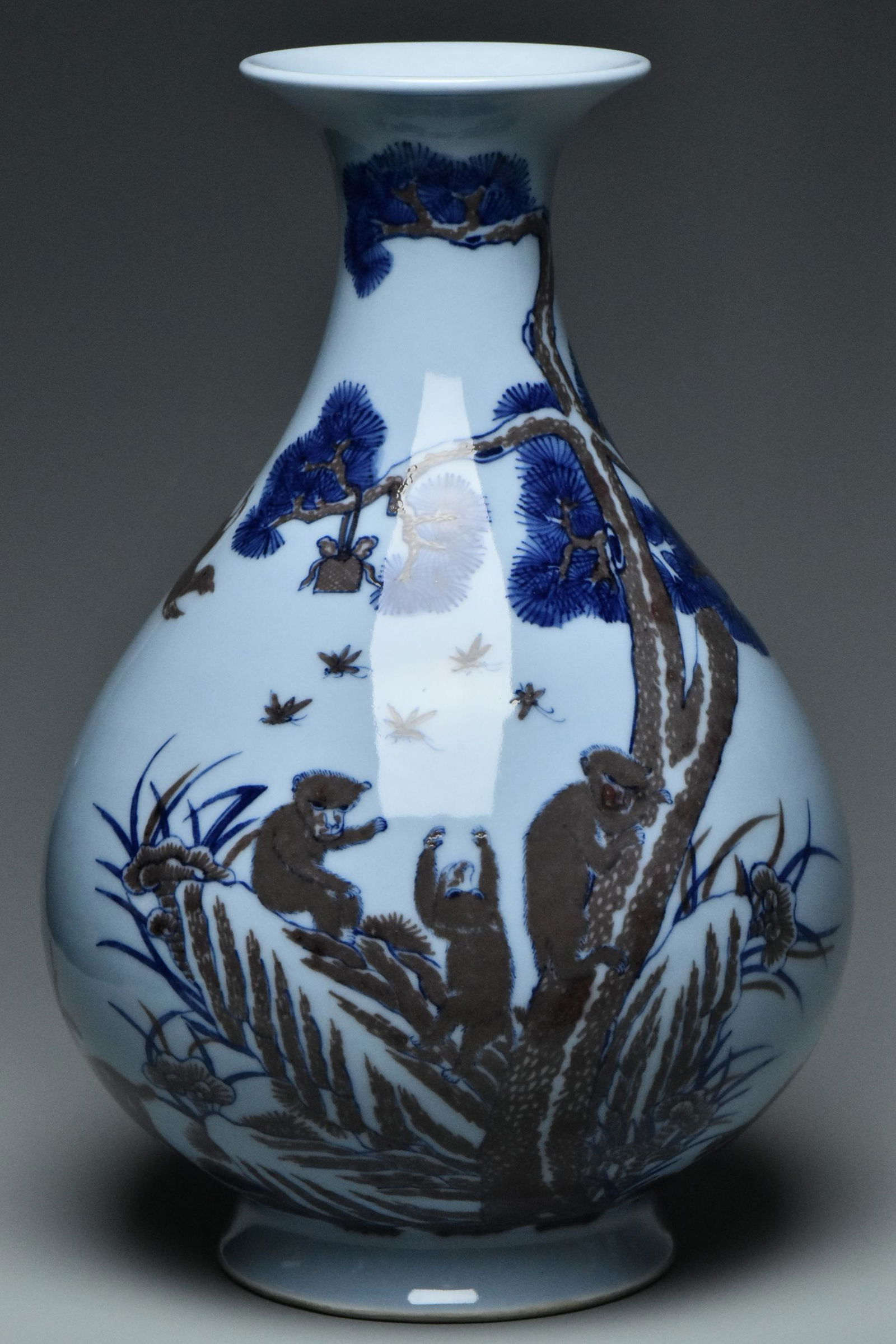 A QING DYNASTY VASE QIANLONG MARK AND PERIOD (1 of 11)