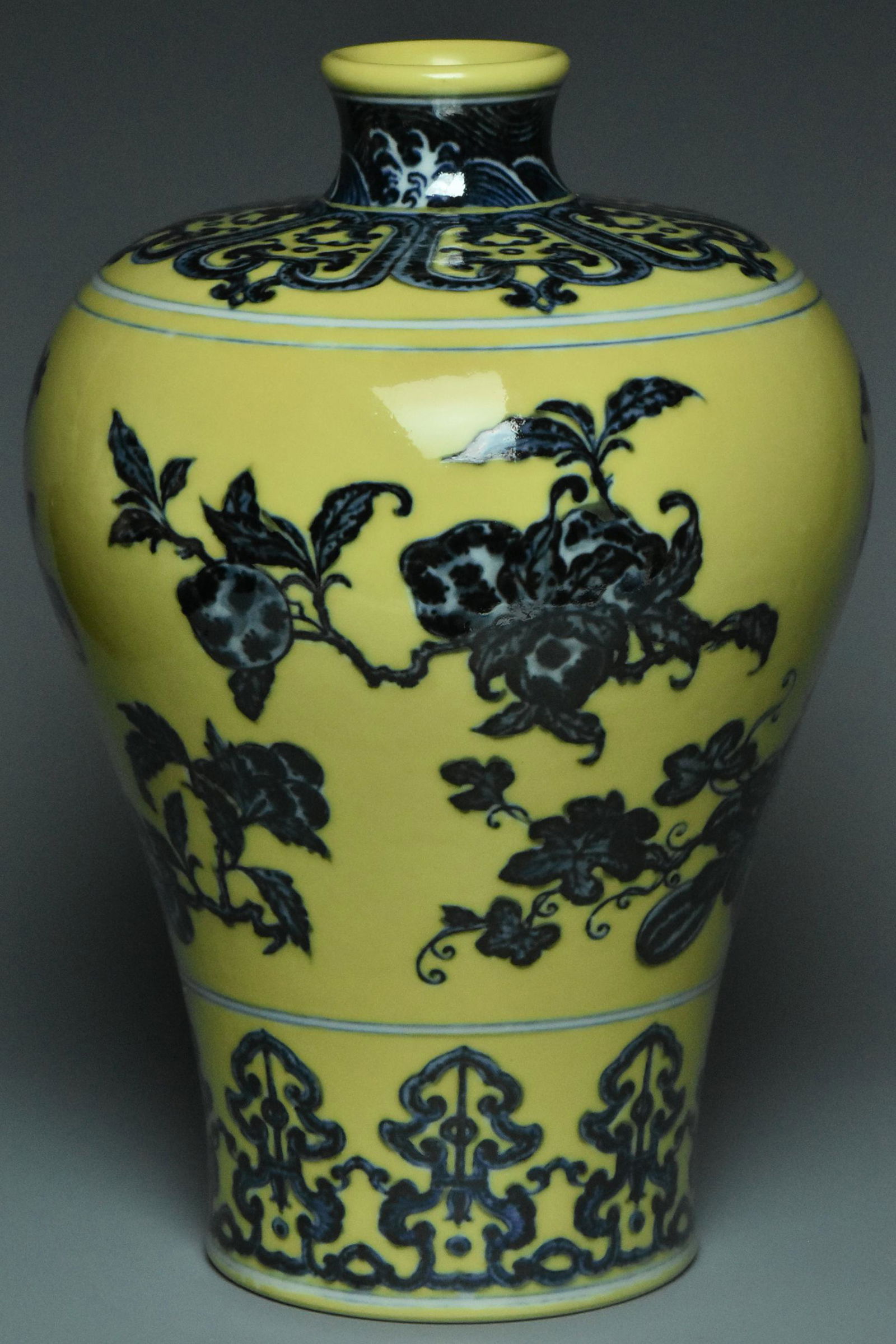 A SANDUO VASE YONGZHENG MARK AND PERIOD (1 of 11)