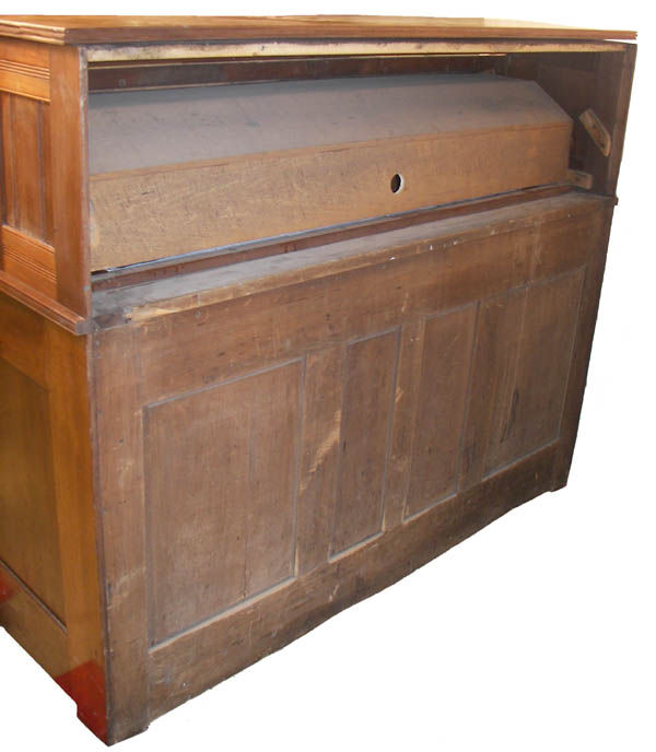 Victorian American kneehole cylinder desk - 2