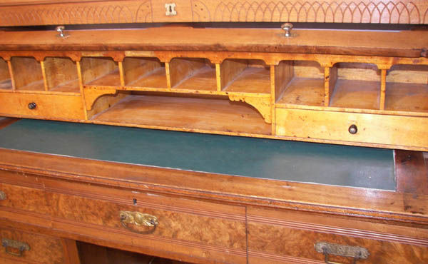 Victorian American kneehole cylinder desk - 6