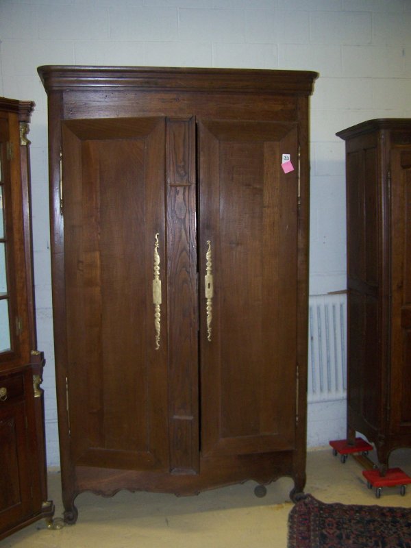 18th C. double door walnut cupboard 89x50x21