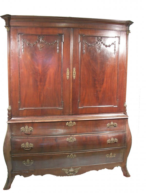 Large early 19th C.crotch mahogany linen chest