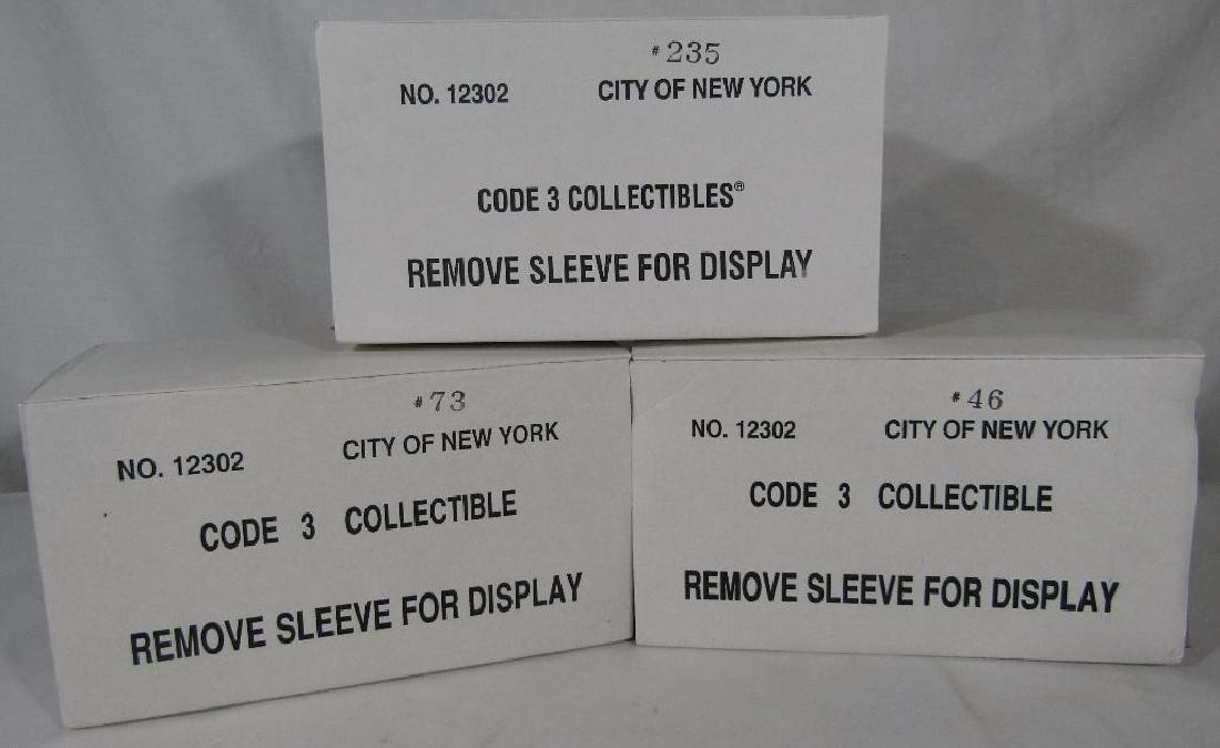 3 Code 3 F.D.N.Y Seagrave Pumper Fire Trucks NIB 12302 (1 of 4)