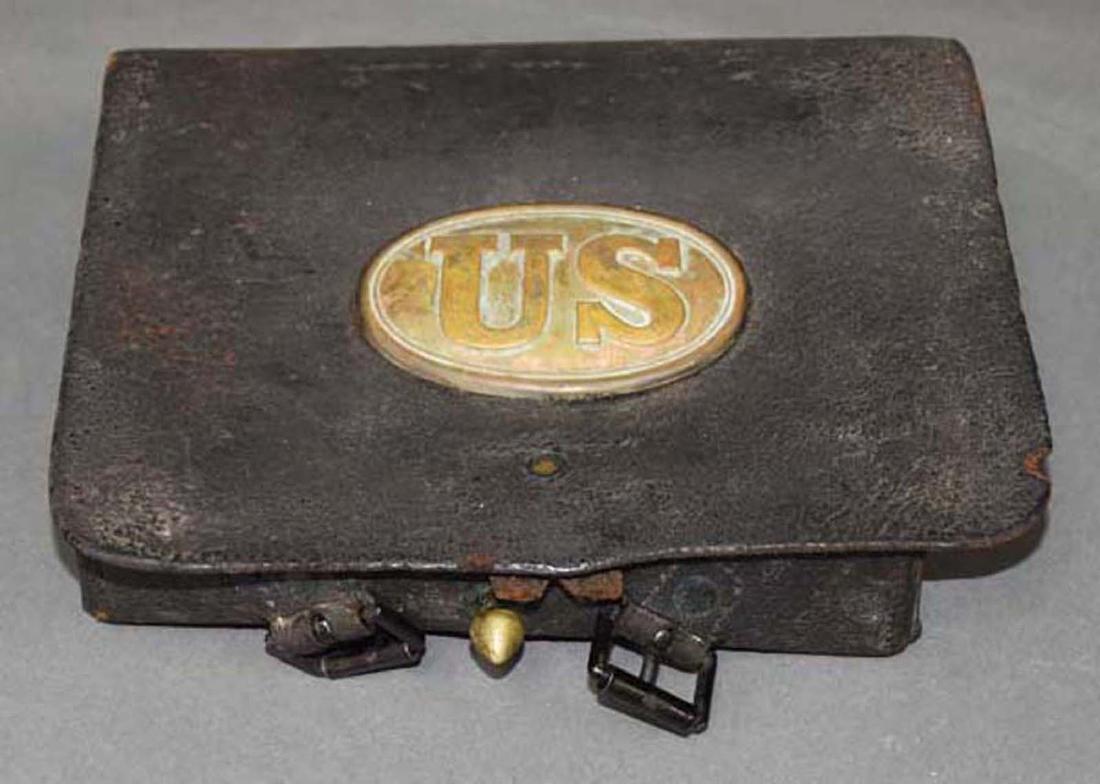 Civil War Leather ammo pouch: Civil War Leather ammo pouch.Packaging, Insurance, Handling, Shipping is done in house and is 30.00 for this item in the continental U.S. Or you are welcome to pick up in person or make other arrangem