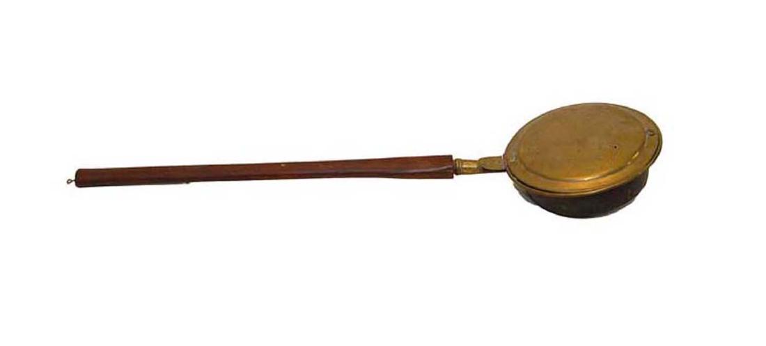 1800's Brass Bed Warmer: 1800's Brass Bed Warmer. Packaging, Insurance, Handling, Shipping is done in house and is 50.00 for this item in the continental U.S. Or you are welcome to pick up in person or make other arrangements