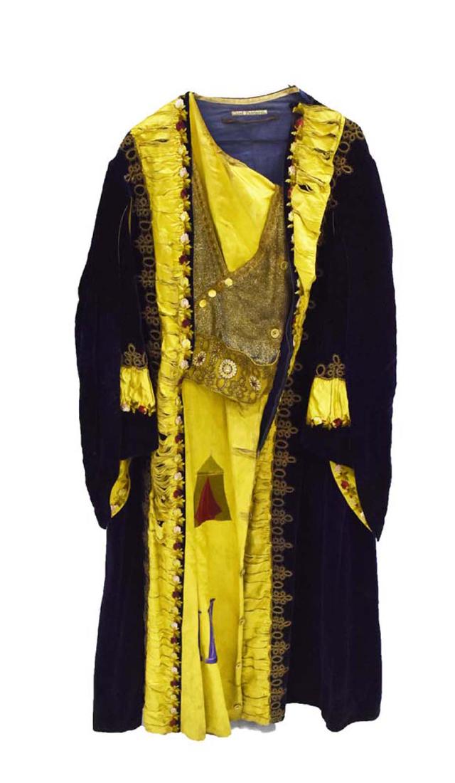 IOOF Chief Patriarch Costume: IOOF Chief Patriarch Costume. Packaging, Insurance, Handling, Shipping is done in house and is 30.00 for this item in the continental U.S. Or you are welcome to pick up in person or make other arrange