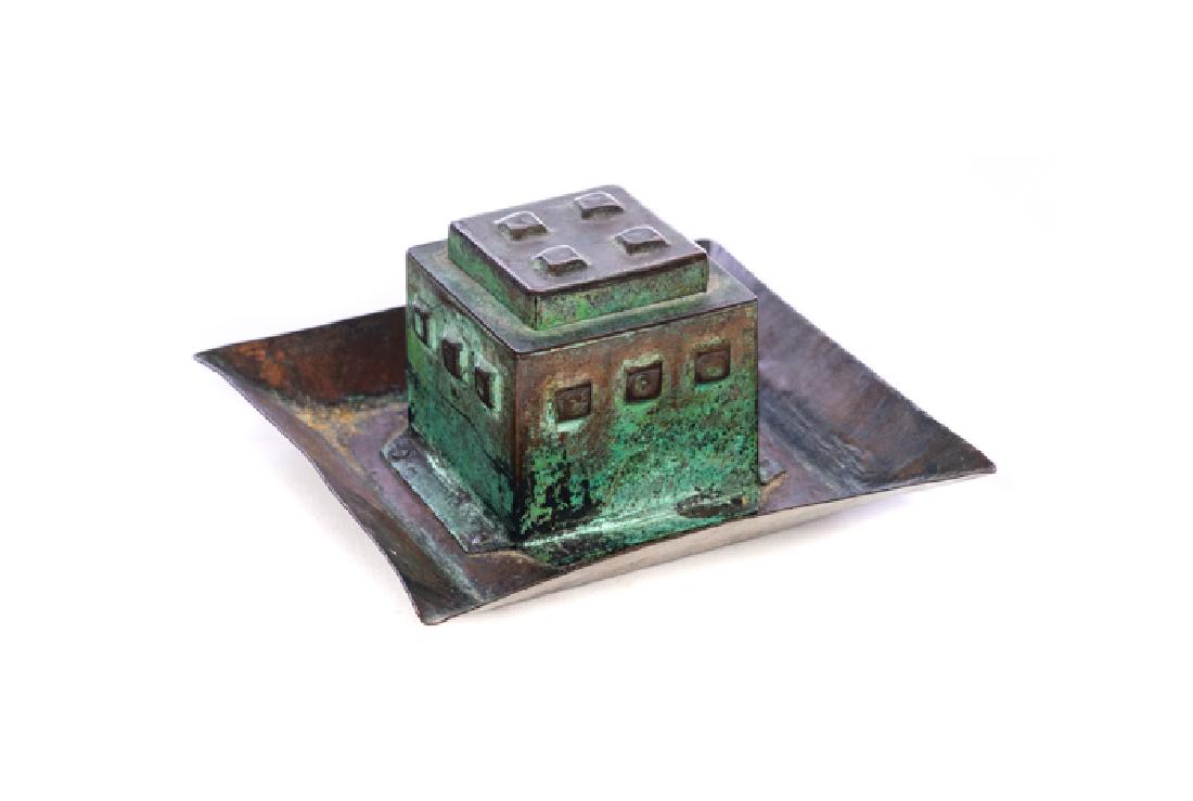 Mission Arts & Crafts Forest Craft Inkwell: Excellent condition with no damage or repairs. Please Email or call for a detailed condition report. The absence of a condition statement does not imply that the lot is in perfect condition or complet