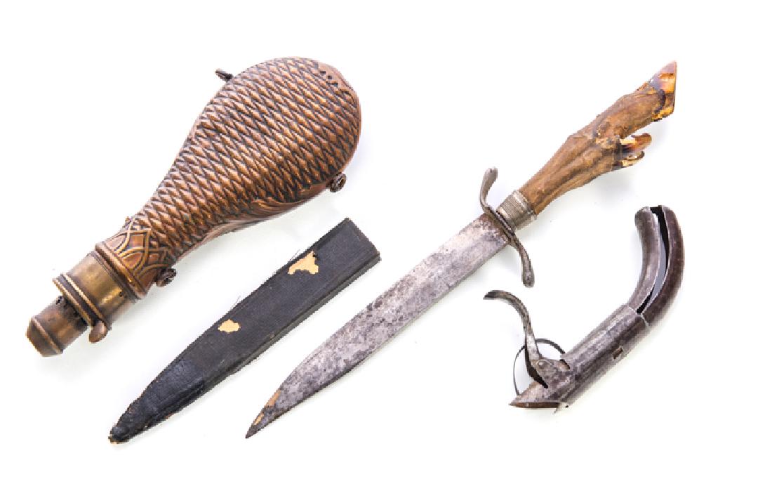 3 Antique Hunting Items: Good condition with normal wear. Please Email or call for a detailed condition report. The absence of a condition statement does not imply that the lot is in perfect condition or completely free from 