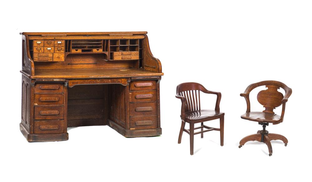 Oak 60 Inch Raised Panel Bankers Roll Top Desk (1 of 10)