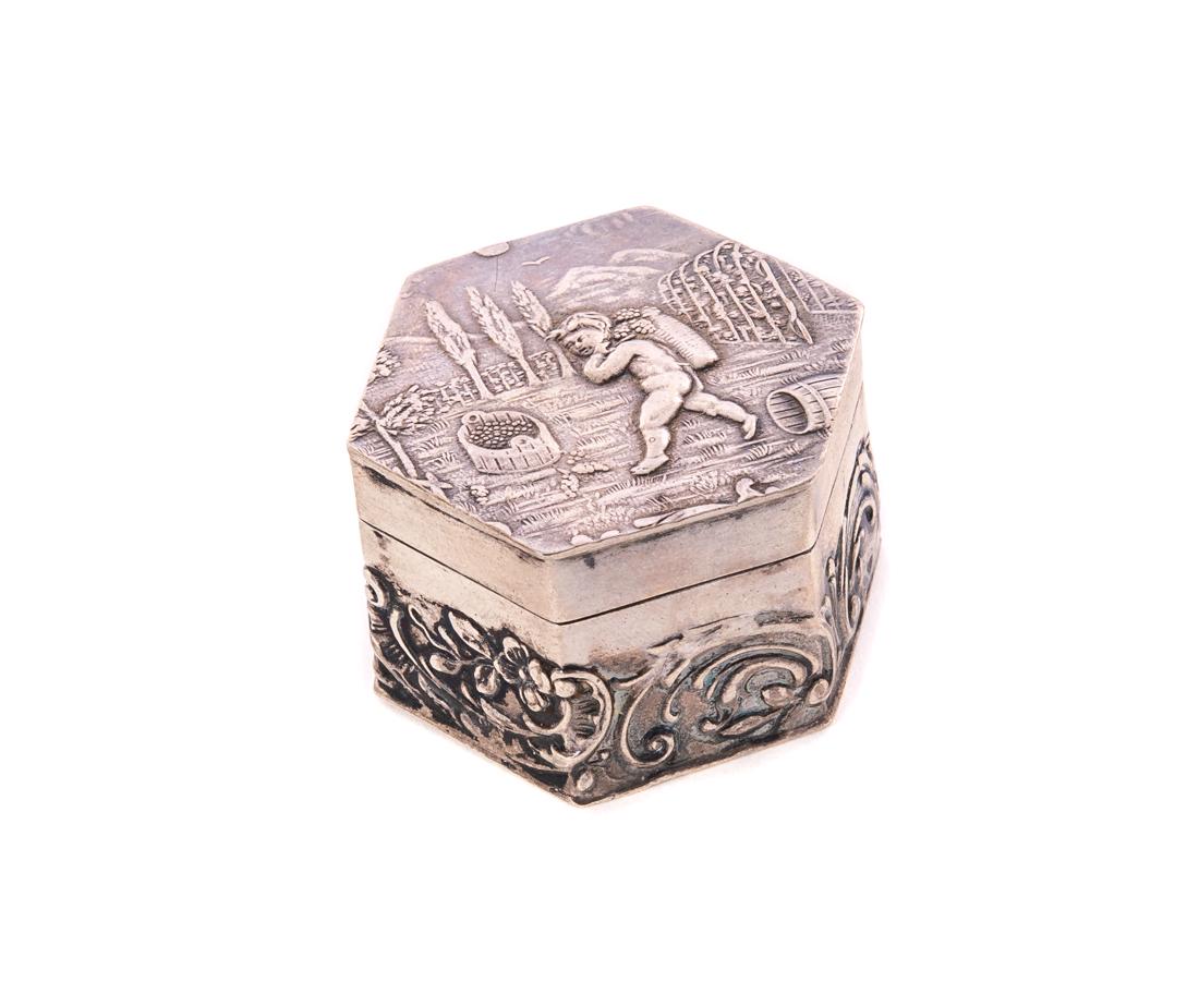 .800 Silver Vineyard Snuff Box (1 of 5)