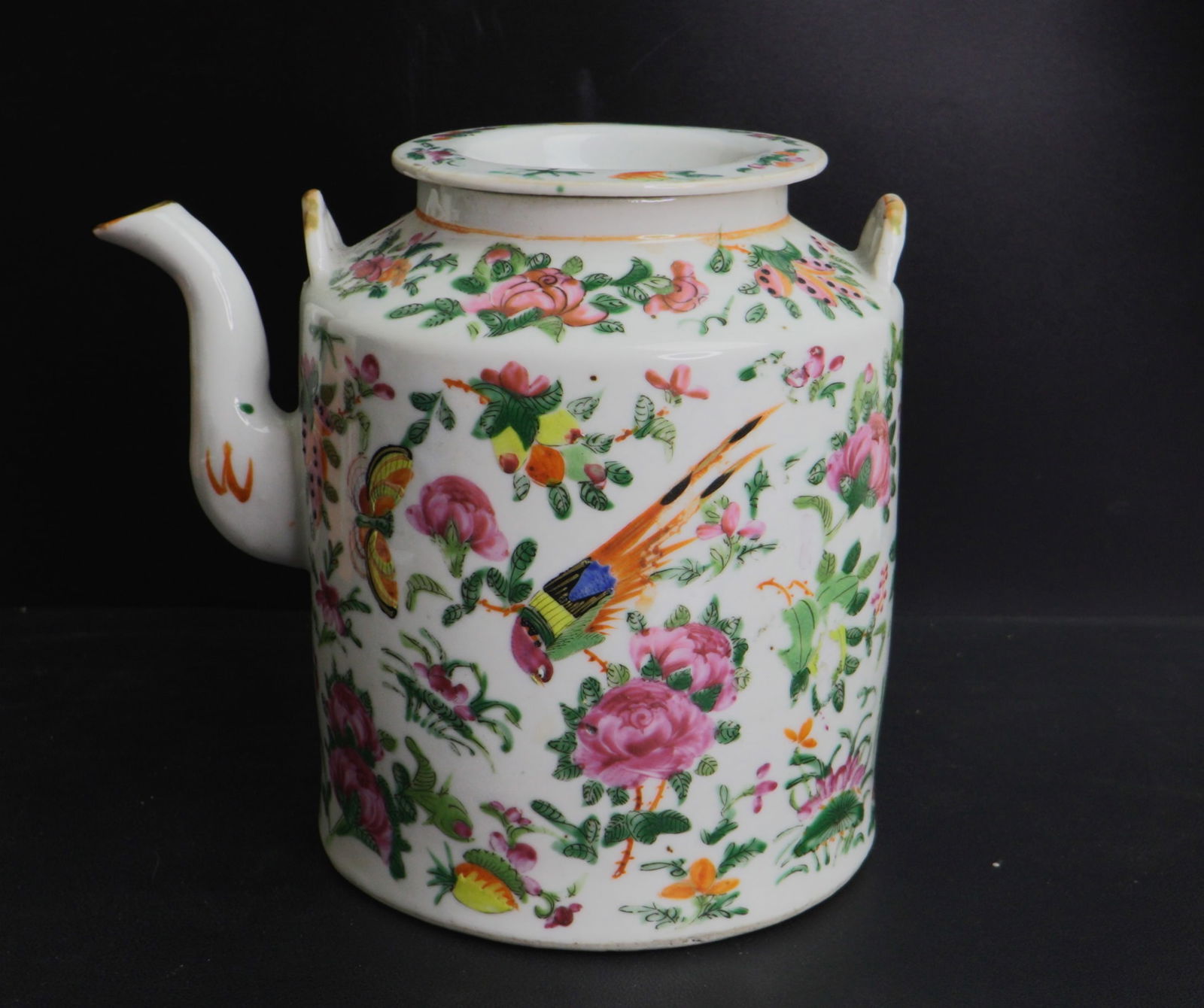 Teapot, China 19th century porcelain: Size: 8" x 6" x 7". Tri-State area in house truck delivery available. In house shipping with UPS will cost around $20-$30.