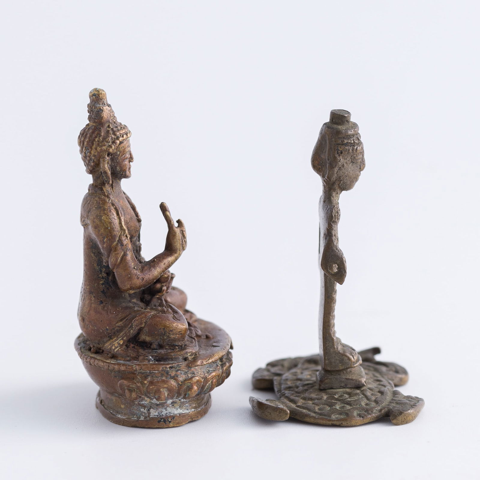 Two bronze Buddhist figures - 7