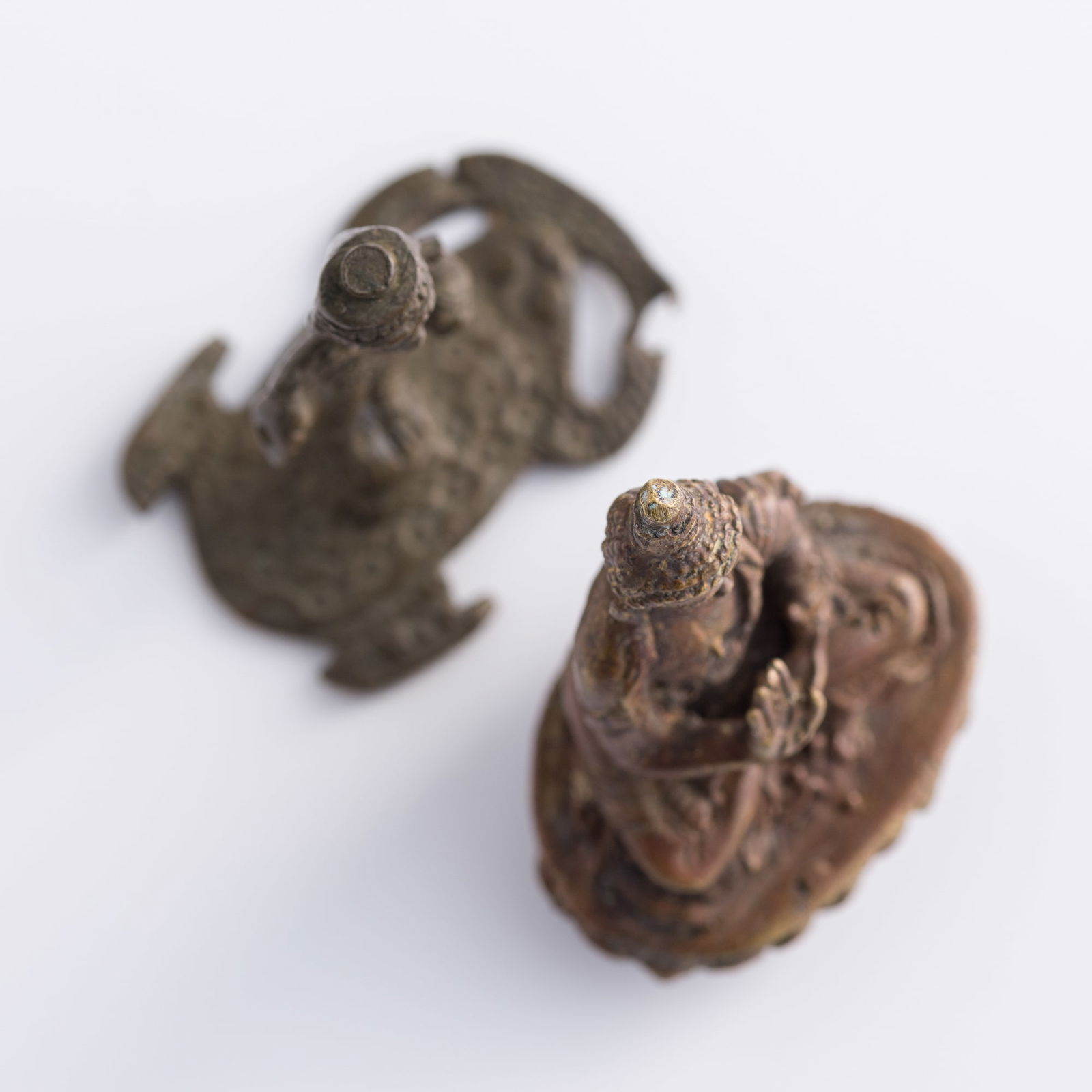 Two bronze Buddhist figures - 8