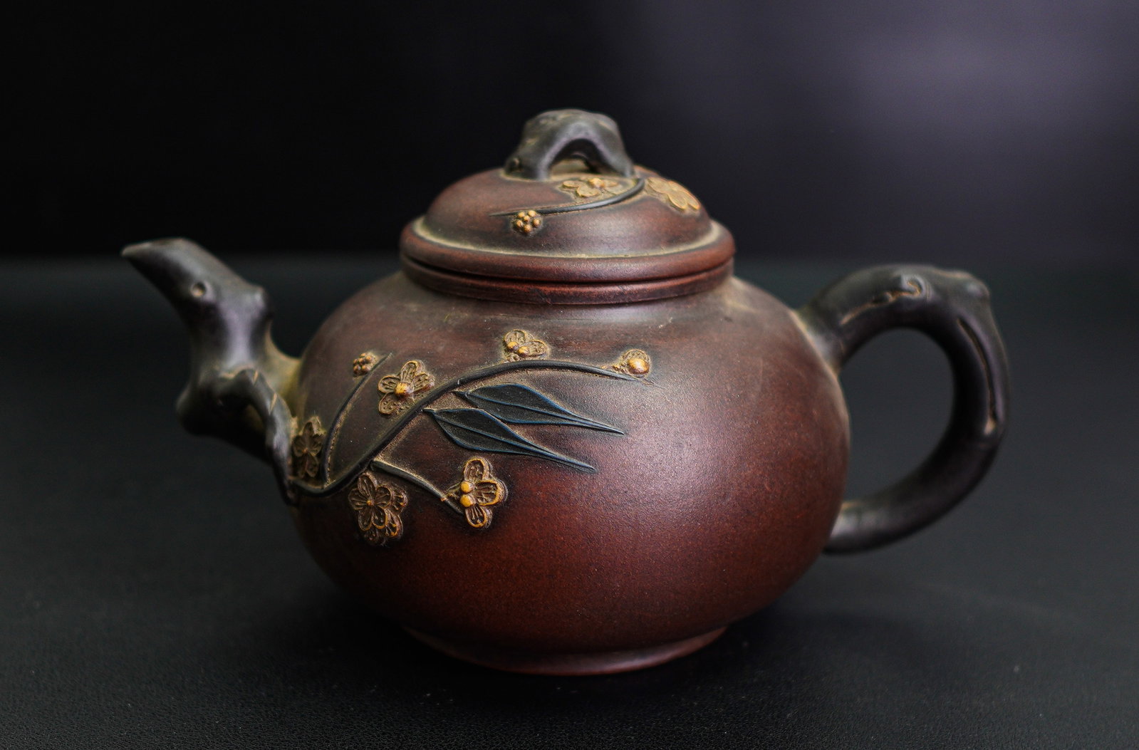 Chinese Yixing zisha teapot: Size: 8" x 5" x 5". Tri-State area in house truck delivery available. In house shipping with UPS will cost around $15-$25.