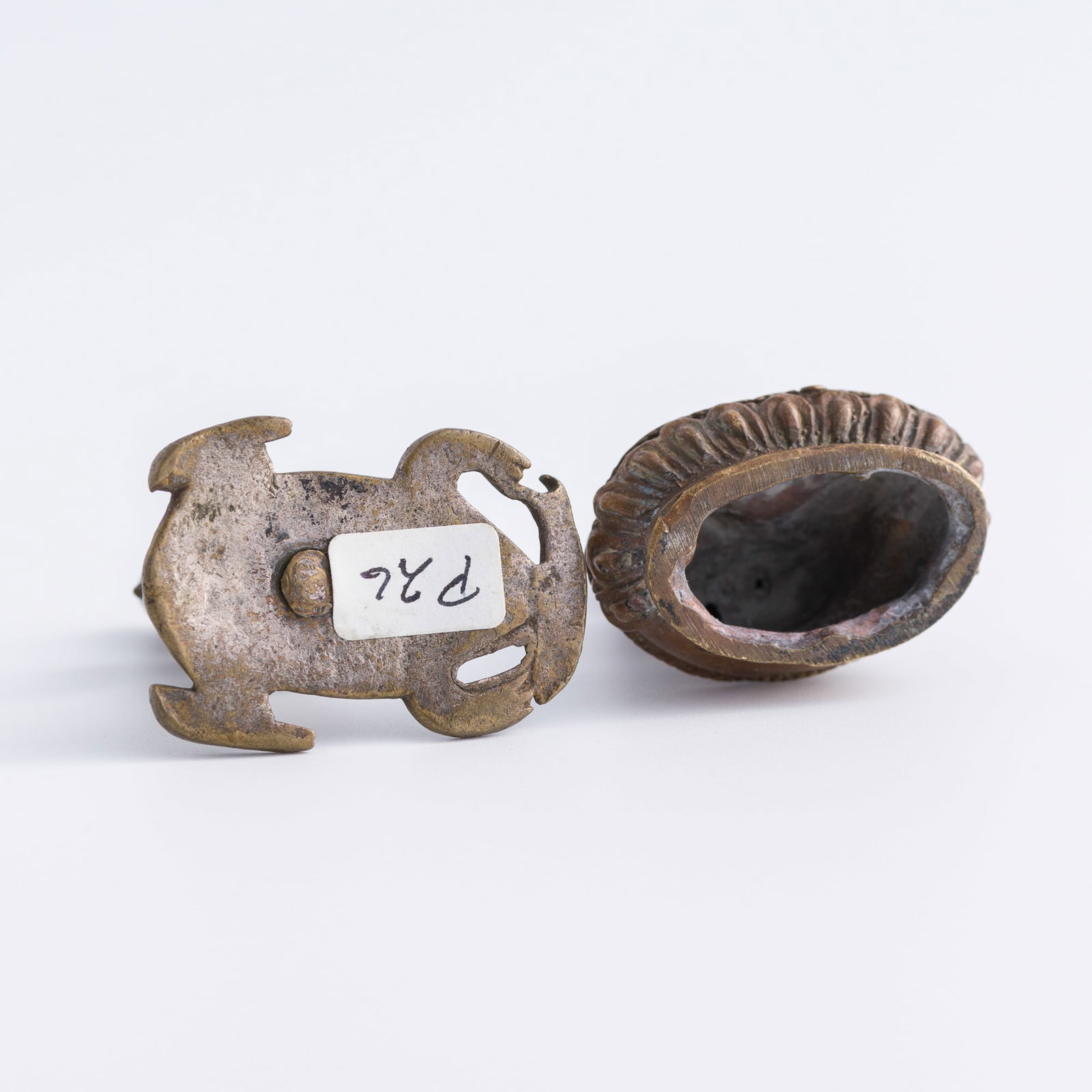 Two bronze Buddhist figures - 9
