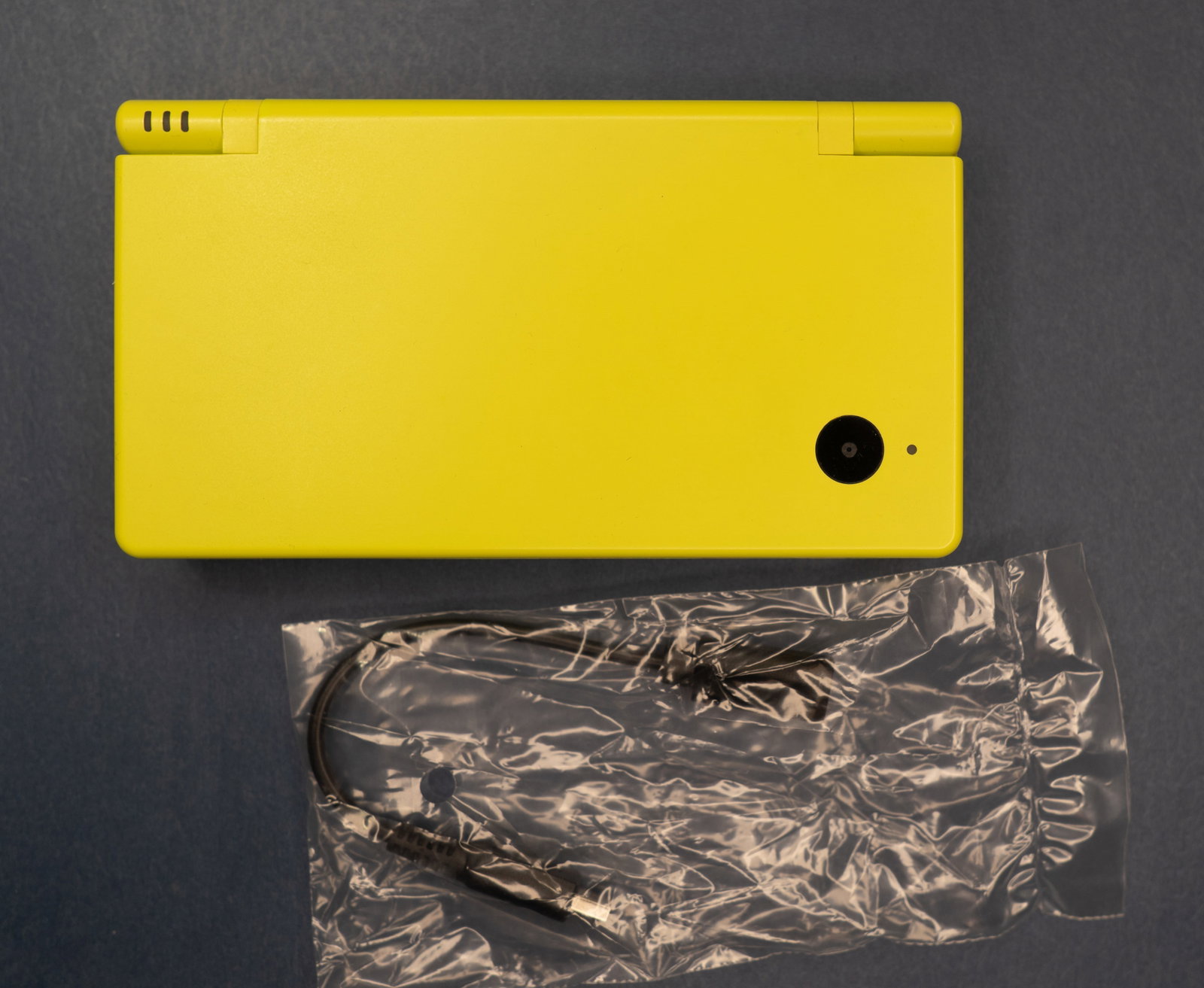 Lime green Nintendo DSI - Great condition. (1 of 5)