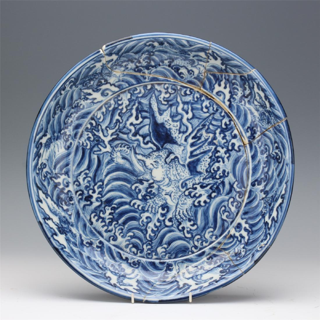 CHINESE PORCELAIN BLUE AND WHITE WAVE CHARGER (1 of 13)