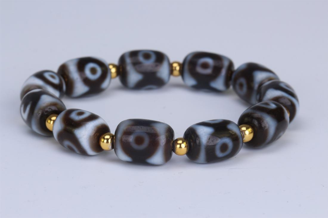 CHINESE DZI BEAD BANGLE (1 of 7)