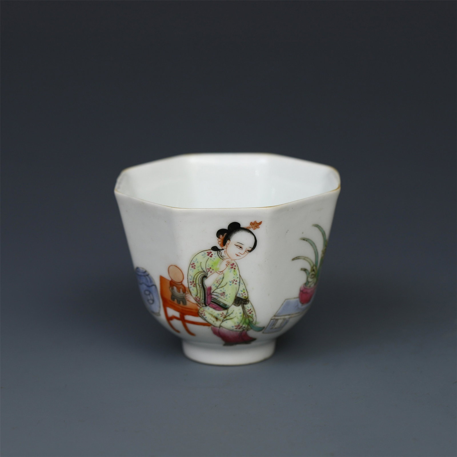 CHINESE PORCELAIN FAMILLE ROSE BEAUTY OCTAGONAL CUP (1 of 9)