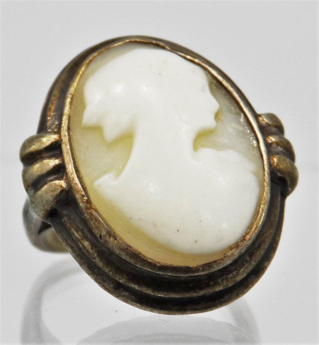 Antique Sterling Silver Cameo Ring: Sterling Silver Cameo Ring, Looks to be a size 5 1/2.