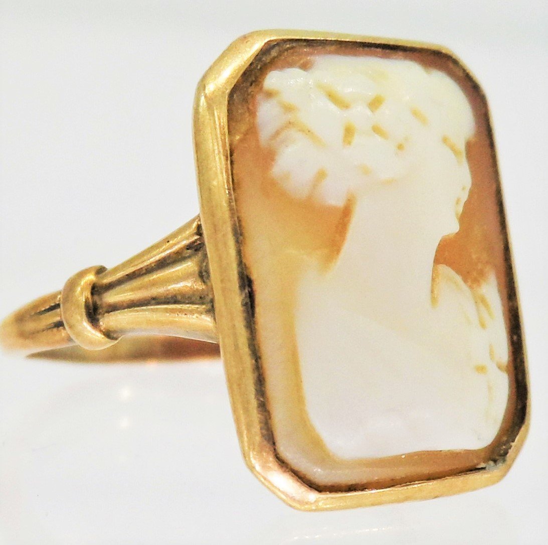 19TH CENTURY VICTORIAN 10kt GOLD CARVED CAMEO RING (1 of 2)
