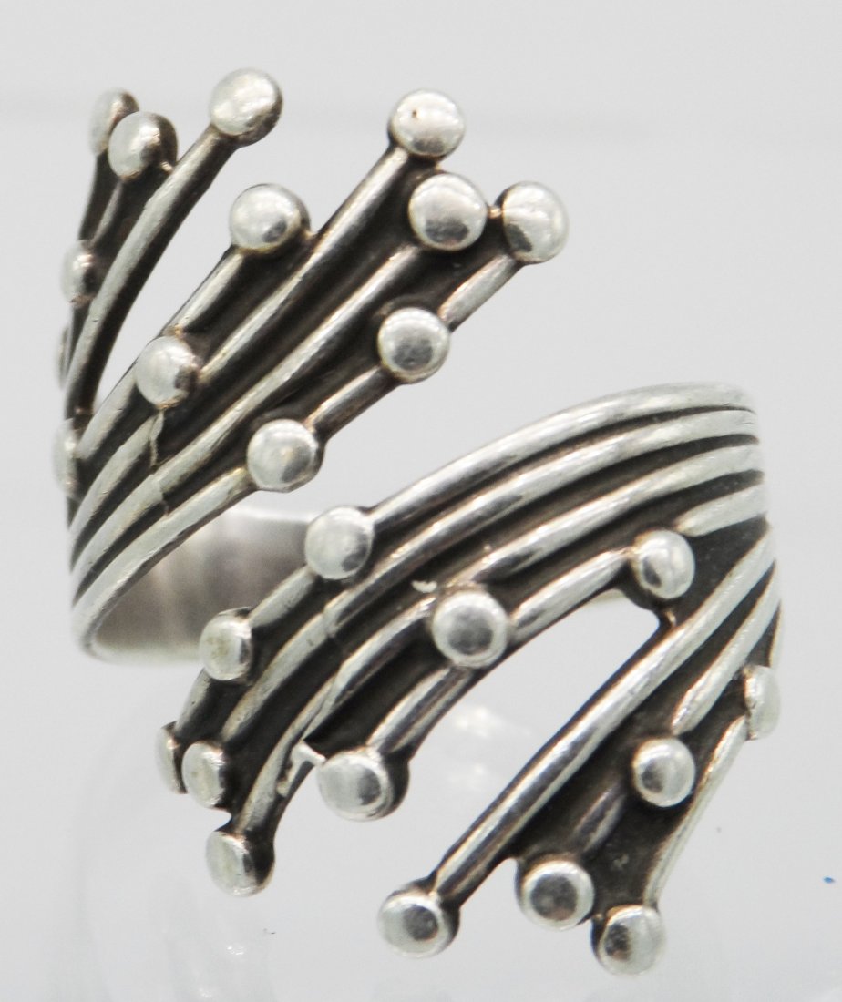 Beau Sterling Silver Flower Ring (1 of 3)