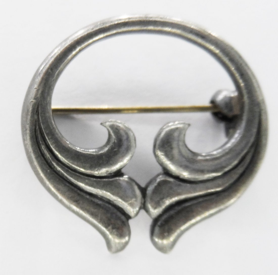 Sterling Silver Celtic IONA Brooch Pin Signed & Mark: Sterling Silver Celtic IONA Brooch Pin Signed & Mark Approx 1"inch Diameter.
