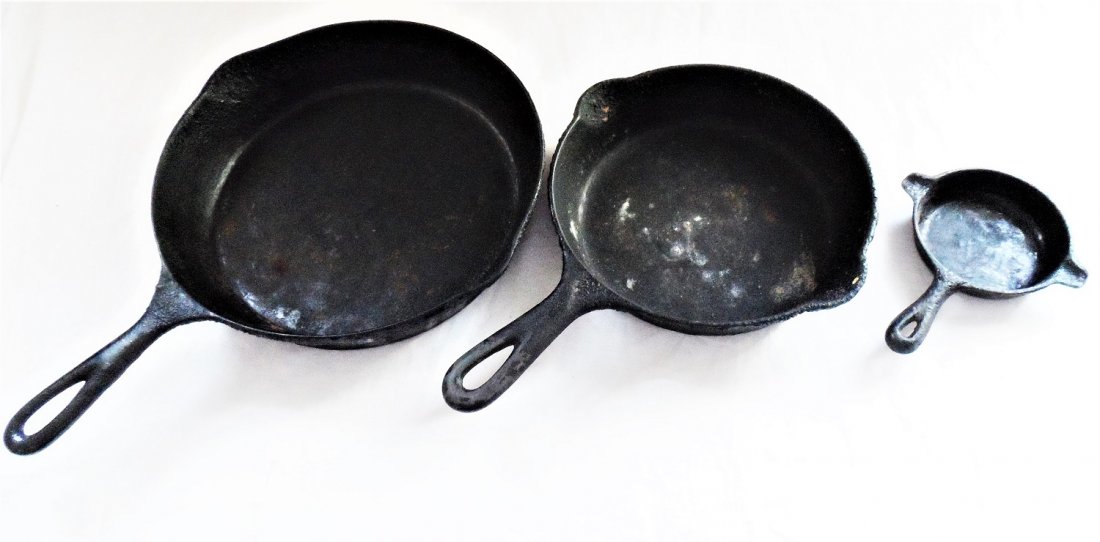 Cast Iron Pan Grouping Griswold (1 of 4)