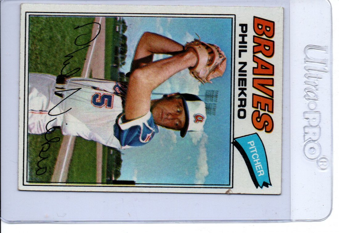 1977 Topps Phil Niekro Baseball Card Sports (1 of 2)