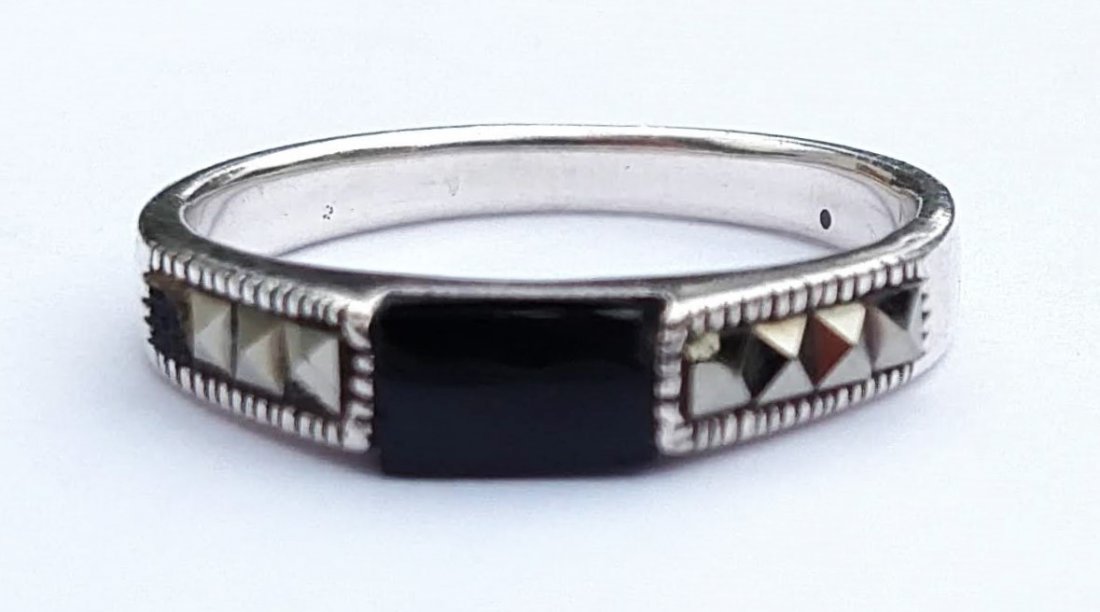 Vintage Sterling Silver Marcasite Onyx Ring Size 7: Vintage Sterling Silver Marcasite Onyx Ring Size 7