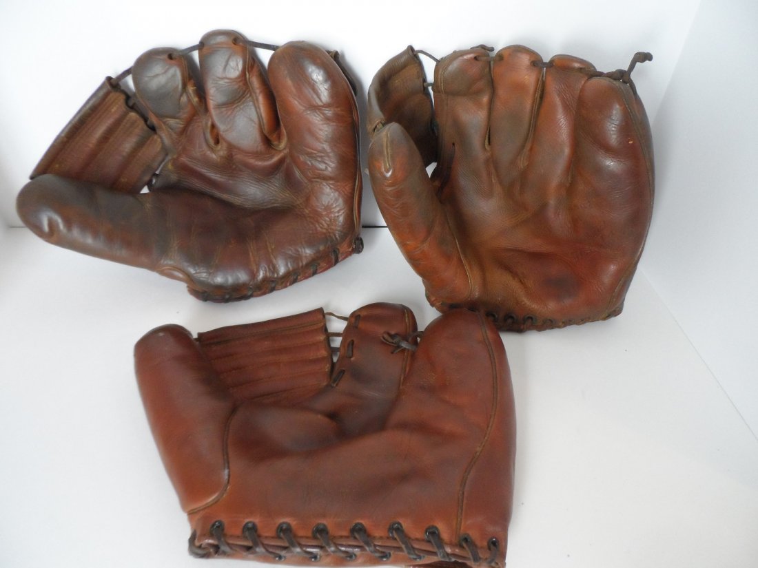 Antique Baseball Mitts Glove (1 of 5)
