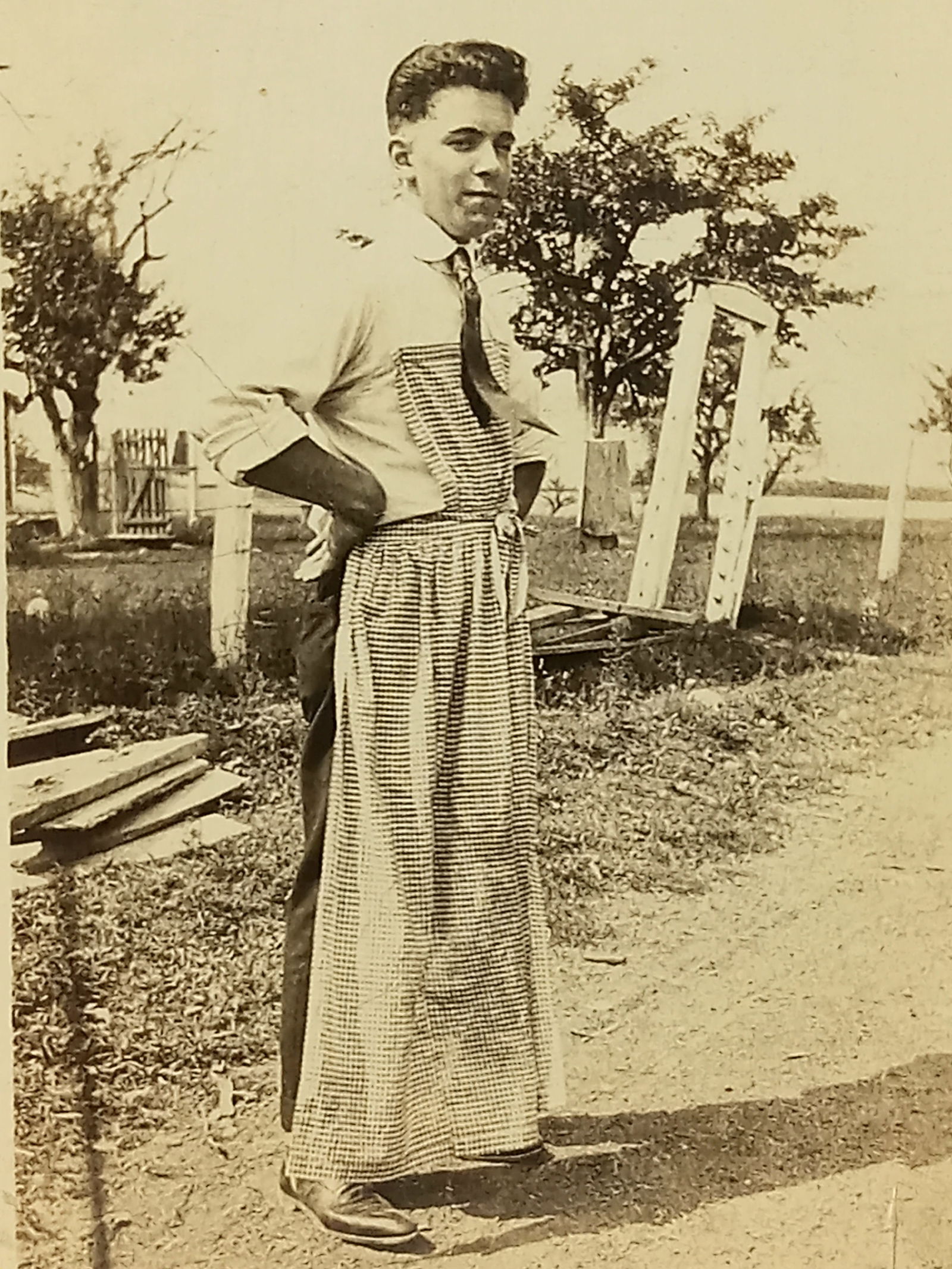 Early Photo Man in Dress Suit and Apron (1 of 3)