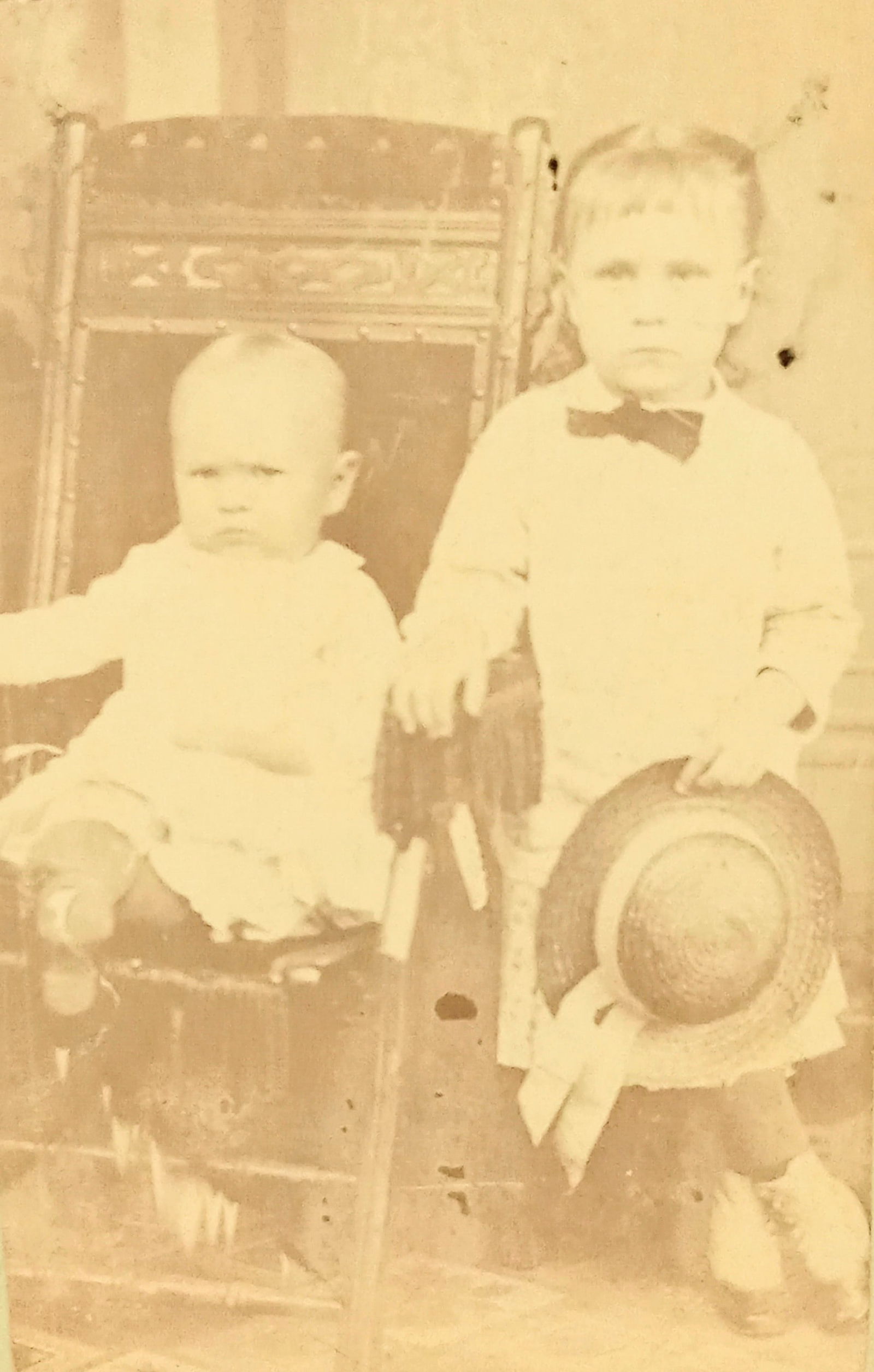 CDV Photo Children Mad Face Baby on Green (1 of 3)