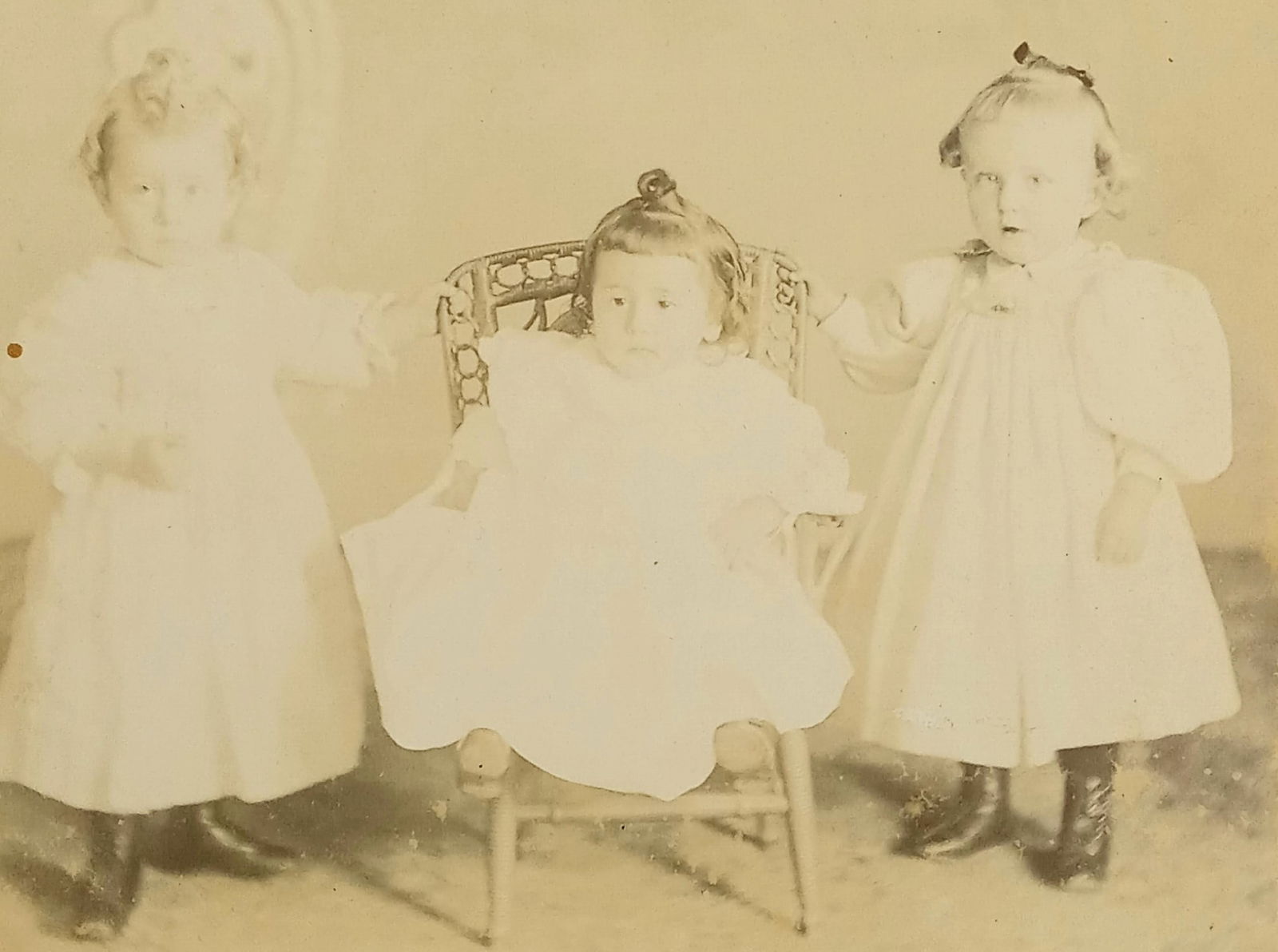 Cabinet Card Photo 3 Young Girls Gettysburg, Pa J.I. Mumper Photographer (1 of 3)