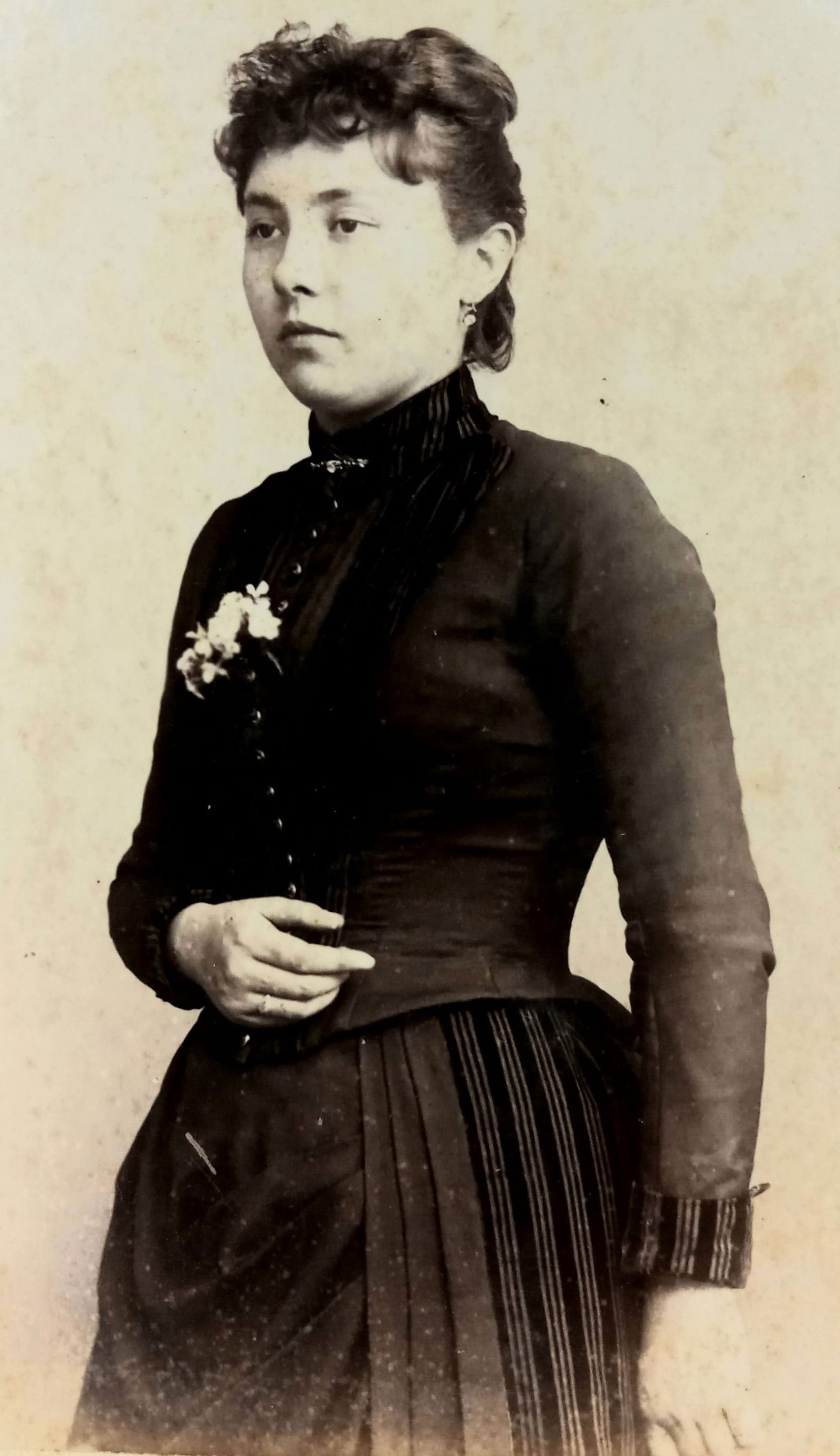 Cabinet Card Photo Young Woman San Francisco, California Weitz Photography: Cabinet Card Photo Young Woman San Francisco, California Nevitz Photography Size: 6 1/2" x 4 1/4"