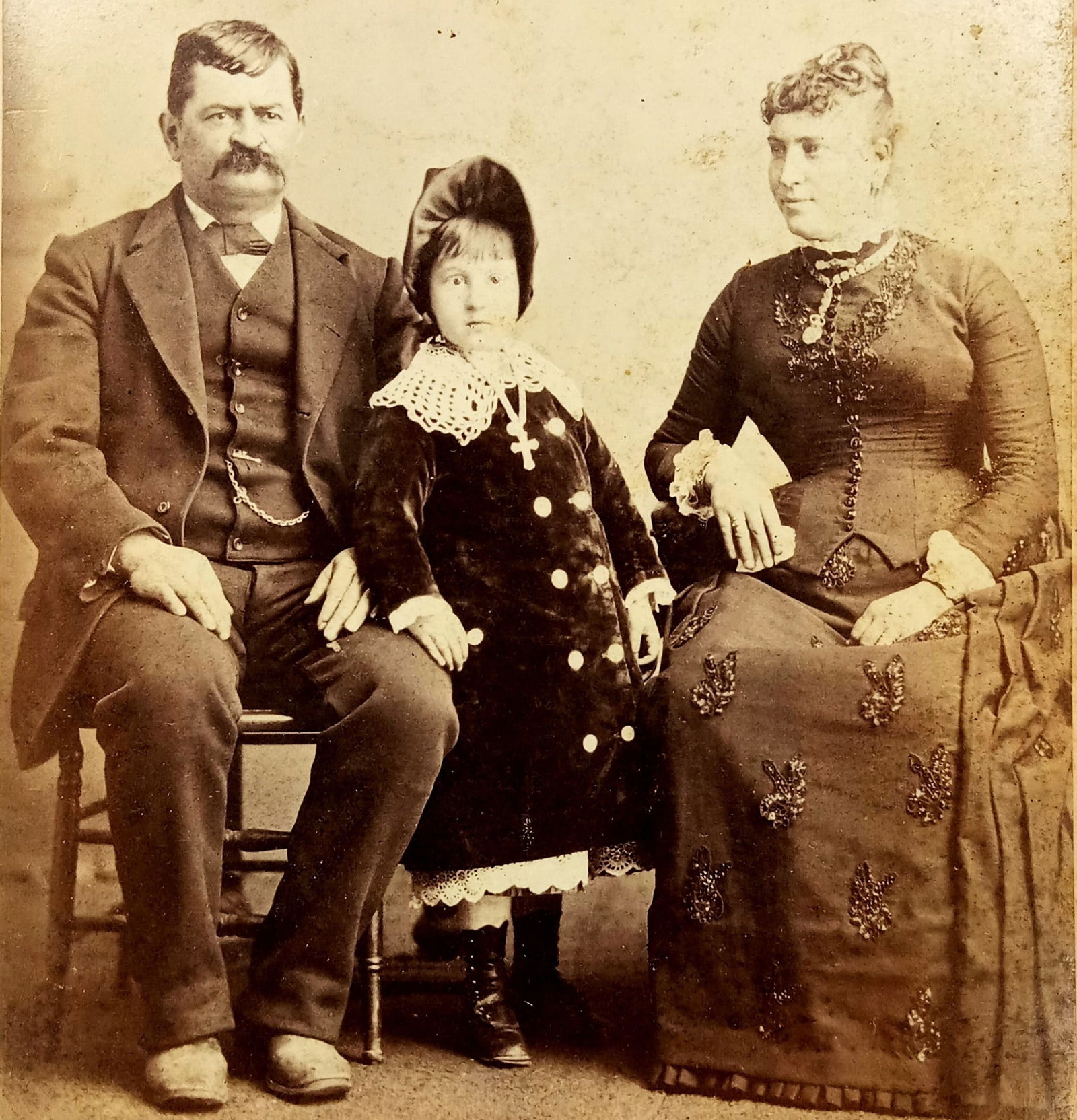 Cabinet Card Photo Wealthy Family Large Jewels Cross Prominent Family (1 of 3)