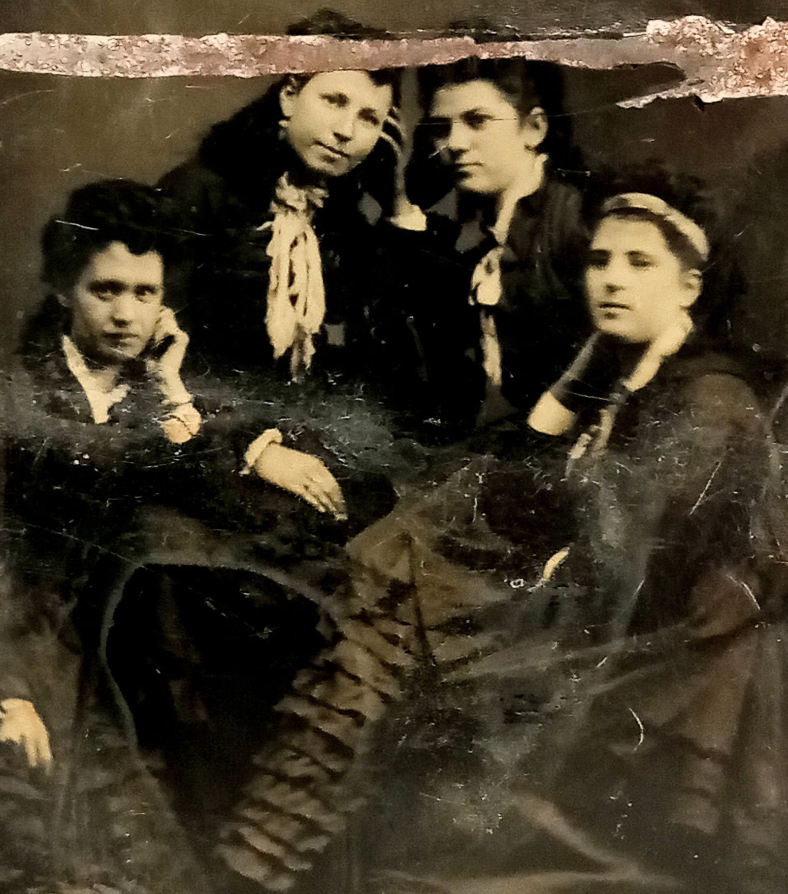 Tintype Early Photo Four Traveling Gypsy Women (1 of 3)