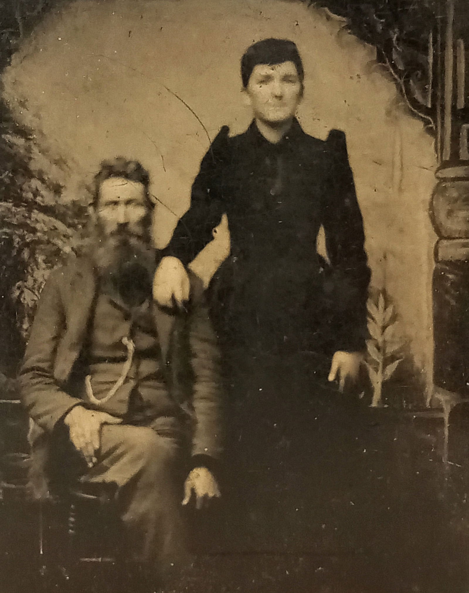 Tintype Photo Husband Wife: Tintype Photo Husband WifeVery Nice photo, good conditon.Size: 2 1/2" x 3 1/2"