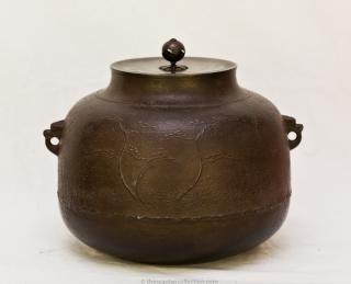 Iron Kettle (Kama) by Ikkei Kakutani, Late 20th century (1 of 5)