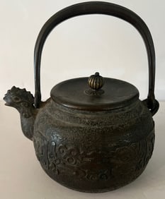 Bronze Teapot in Han Style by Hata Zoroku (1822-1877)