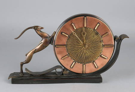 Bronze with red copper chimney clock. Circa 1960.: Bronze with red copper chimney clock. Circa 1960. Design attributed to Johannes Bosma. 1879 - 1960. Size: 17.5 x 31 x 6 cm. In good condition.