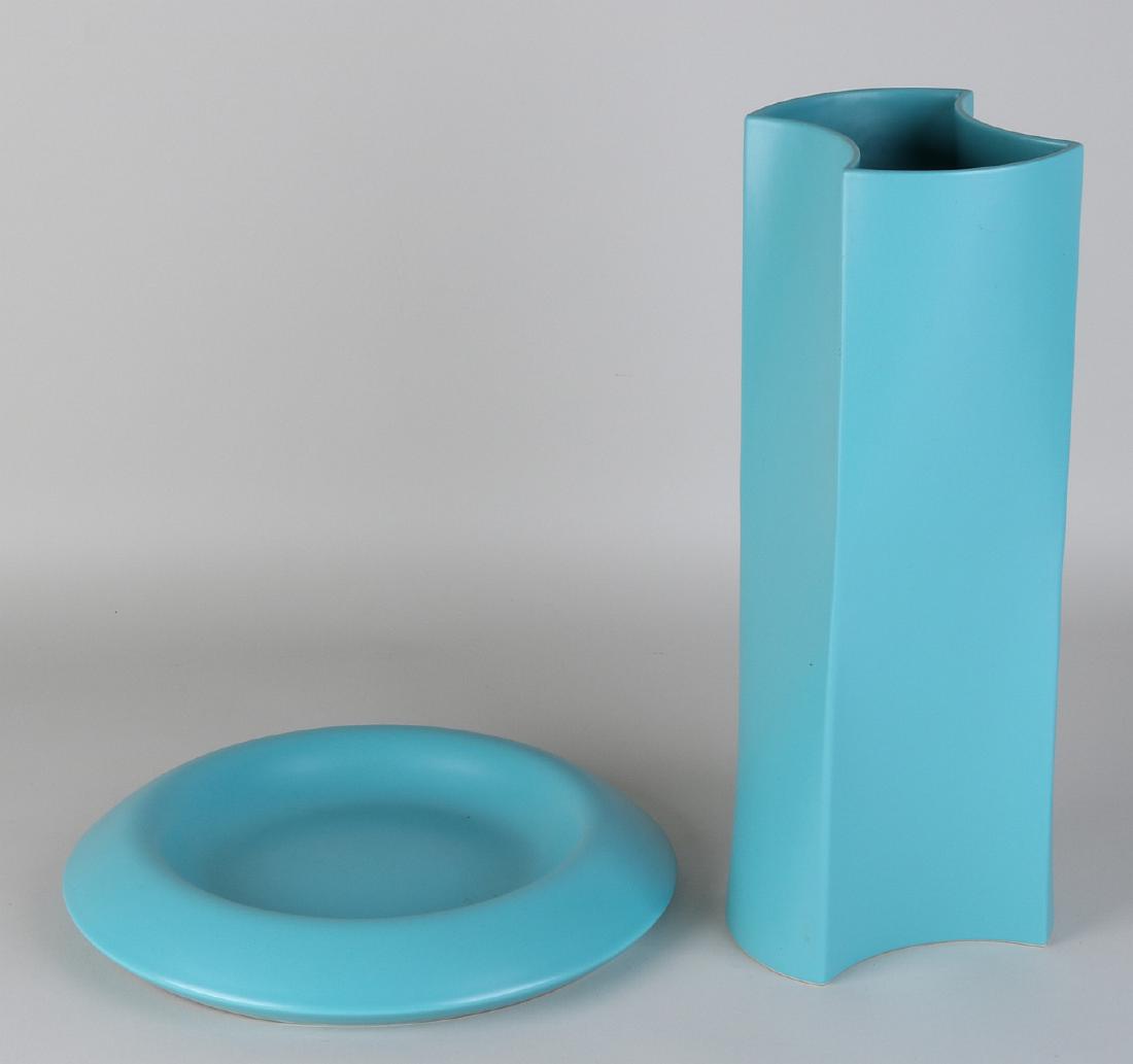 Twice Makkums pottery, blue. Consisting of: Modern: Twice Makkums pottery, blue. Consisting of: Modern vase, design Jan vd Vaart + Modern scale, Marcel Wanders. Dimensions: ø 28 cm - 36 cm. In good condition.
